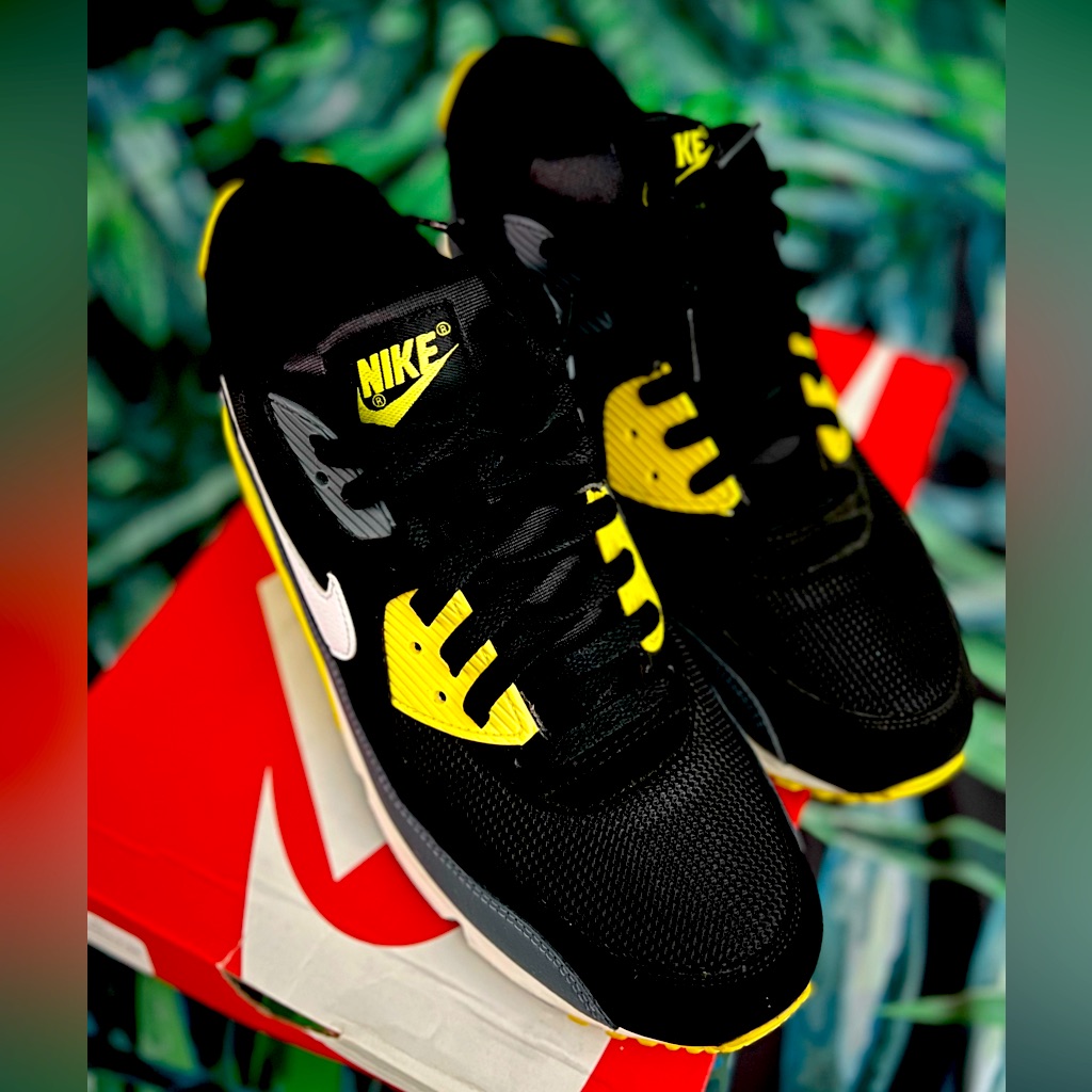 Nike Air Max 90 Essential. Black/White/Yellow Armory Slate.